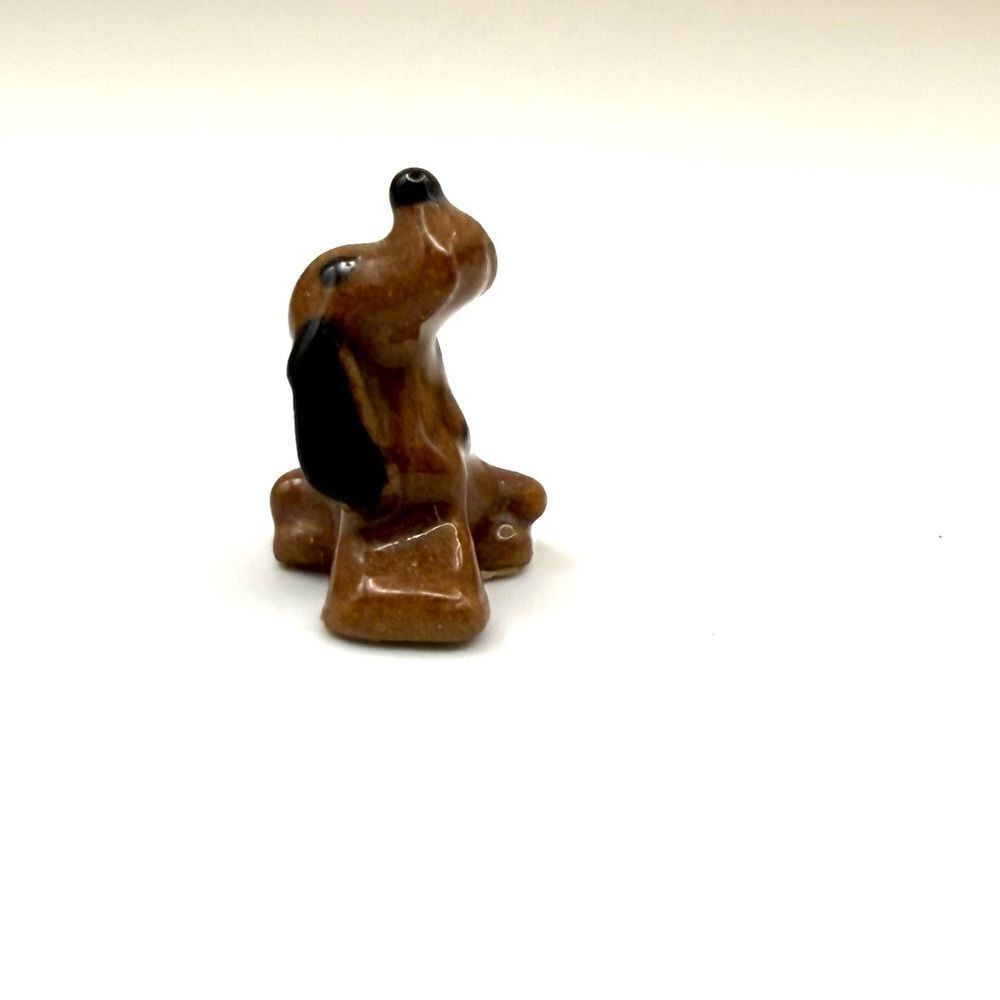 Hagen Renaker Miniature Ceramic Brown Mama Hound Sitting Dog Figurine
